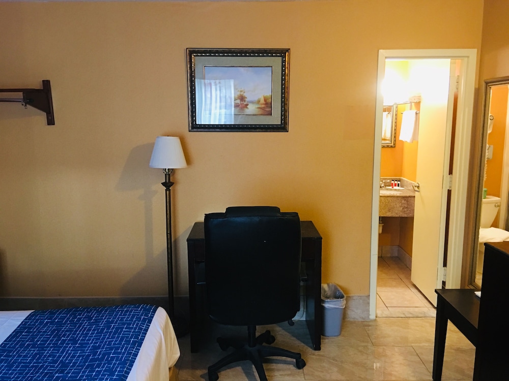 Travelodge By Wyndham Bay Shore Long Island 38/41