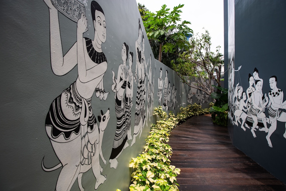 At Pingnakorn Nimman 71/75