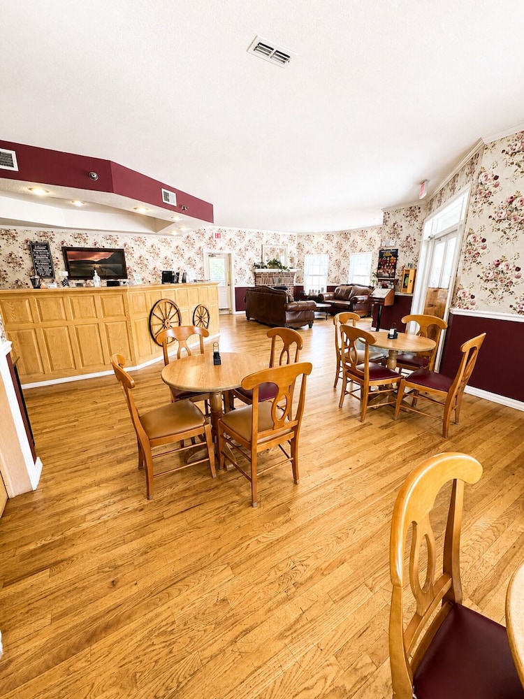 Carriage House Inn 45/61