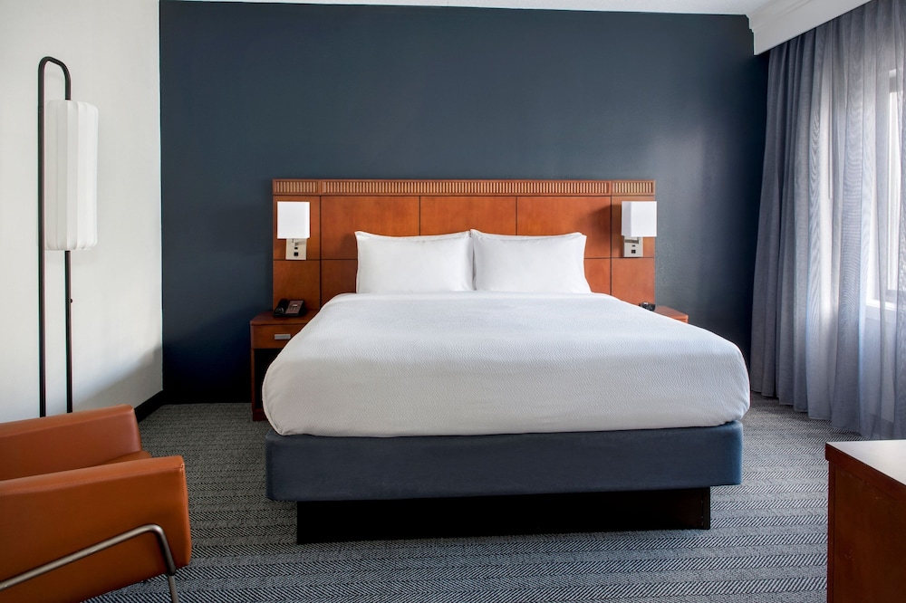 Courtyard By Marriott Annapolis 6/26
