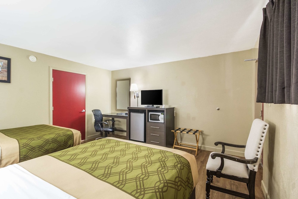 Econo Lodge Inn and Suites I-35 at Shawnee Mission 15/32