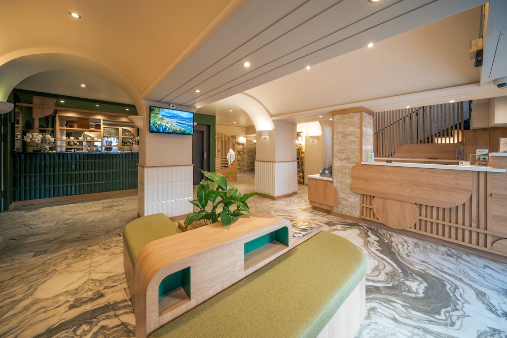 Boreal Hotel 9/50