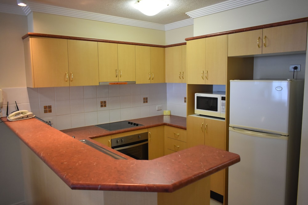 Springwood Tower Apartment Hotel 10/63