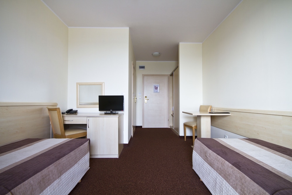 ROOM, DOUBLE BED