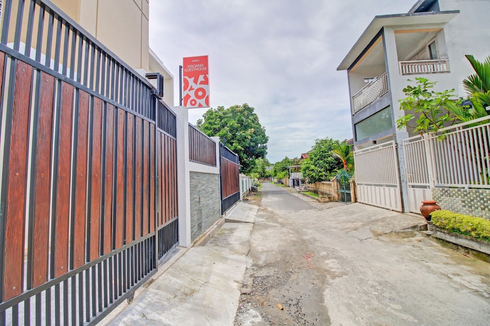 OYO 90820 Madania Guesthouse Syariah 20/23