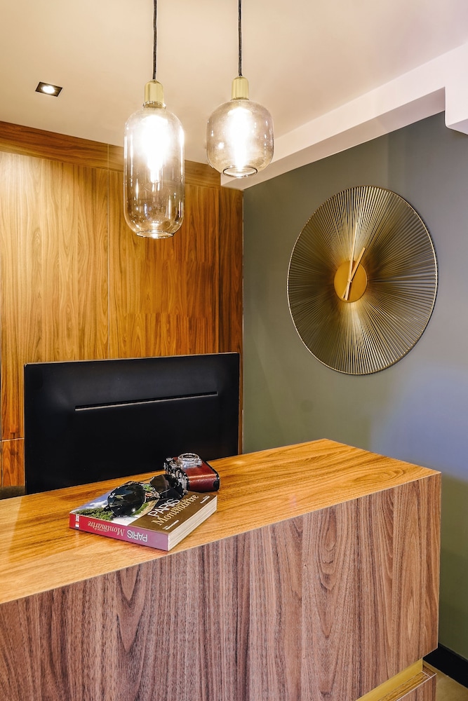 TIMHOTEL MONTMARTRE 8/57