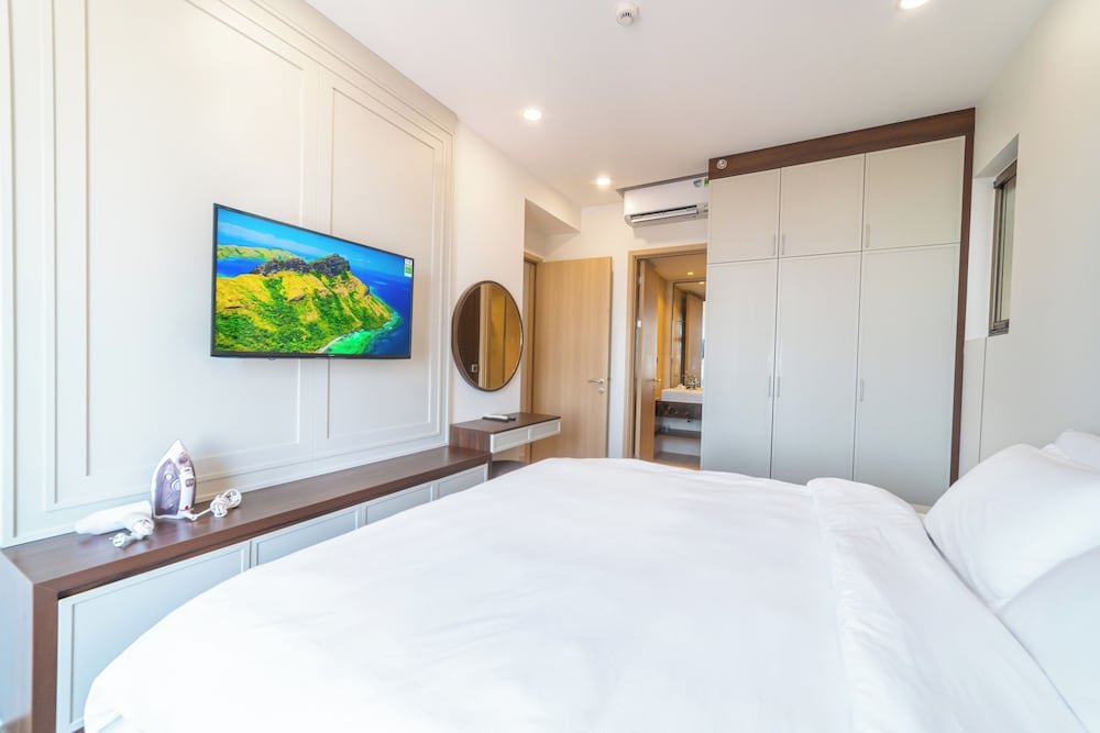 Midtown Premium Apartments 13/40