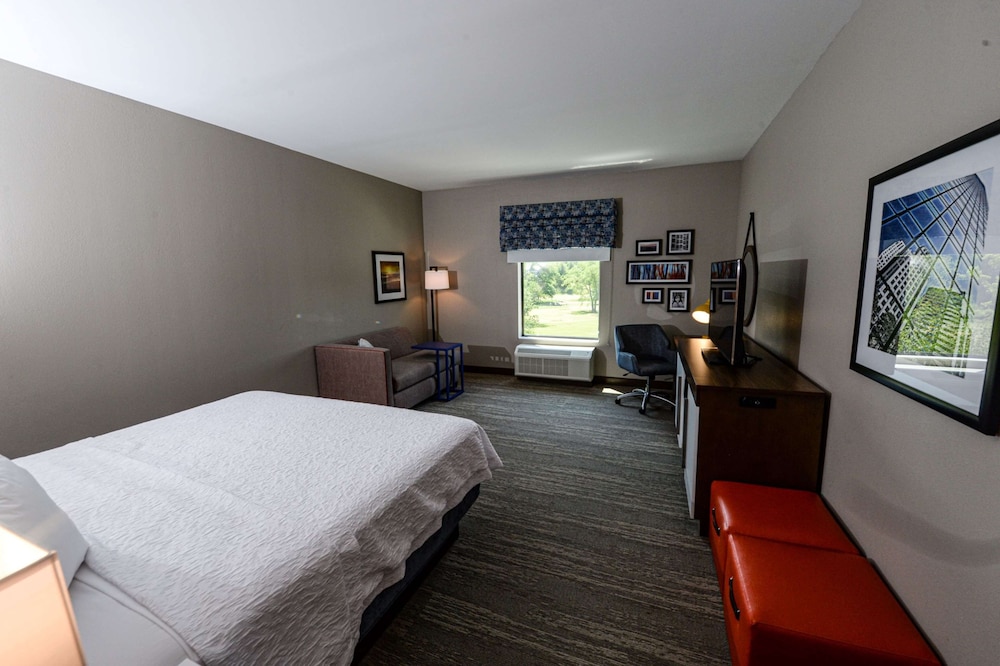 Hampton Inn Suites Lenoir Nc 32/76