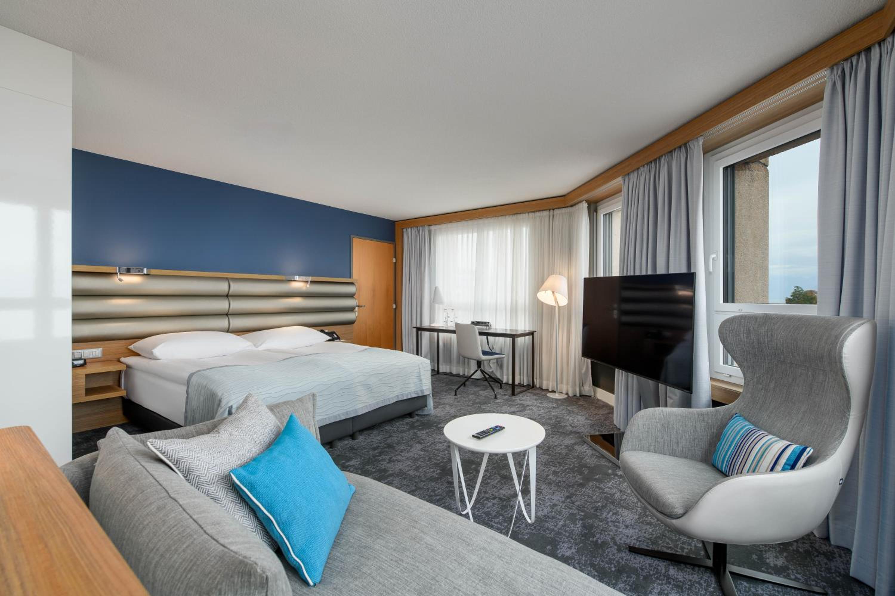 JUNIOR SUITE, LAKE VIEW