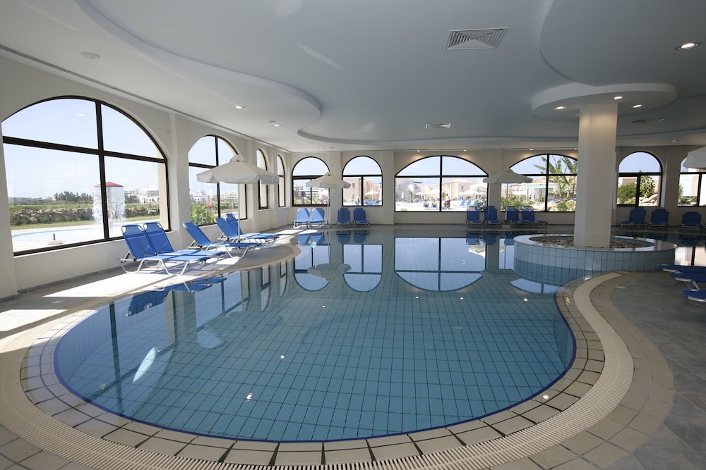 swimming pool spa