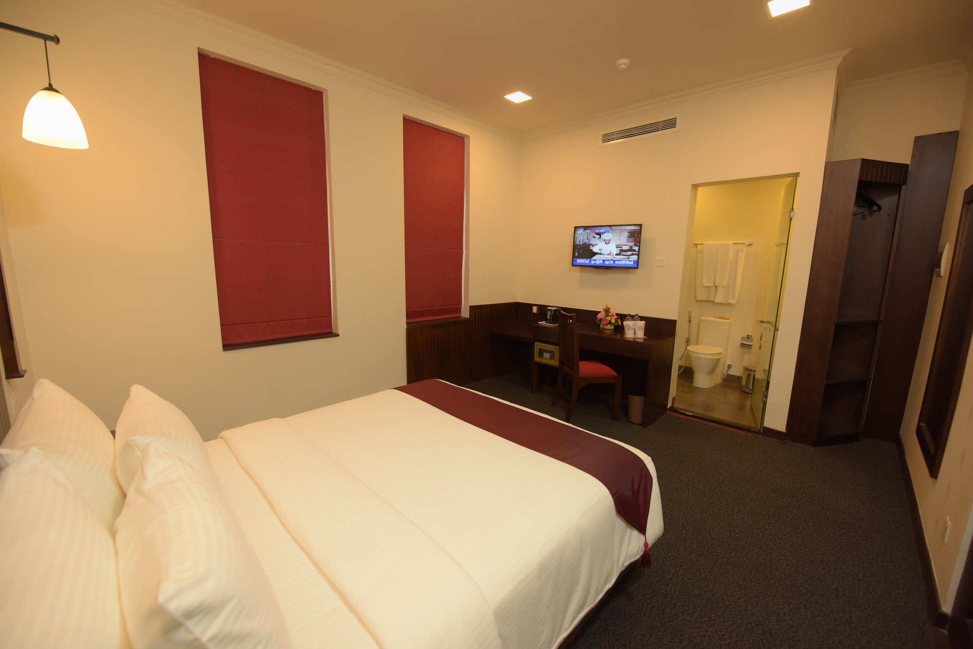 DELUXE, DOUBLE OR TWIN BED, BALCONY