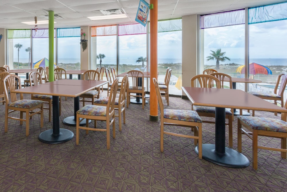 Days Inn & Suites By Wyndham Jekyll Island 38/58