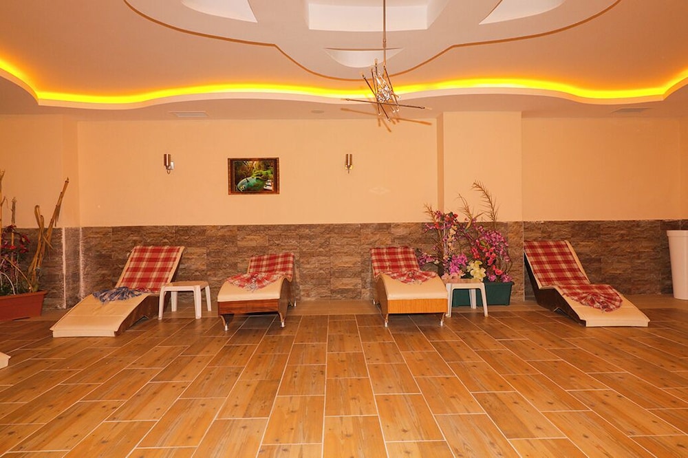 Throne Beach Resort and Spa 28/50