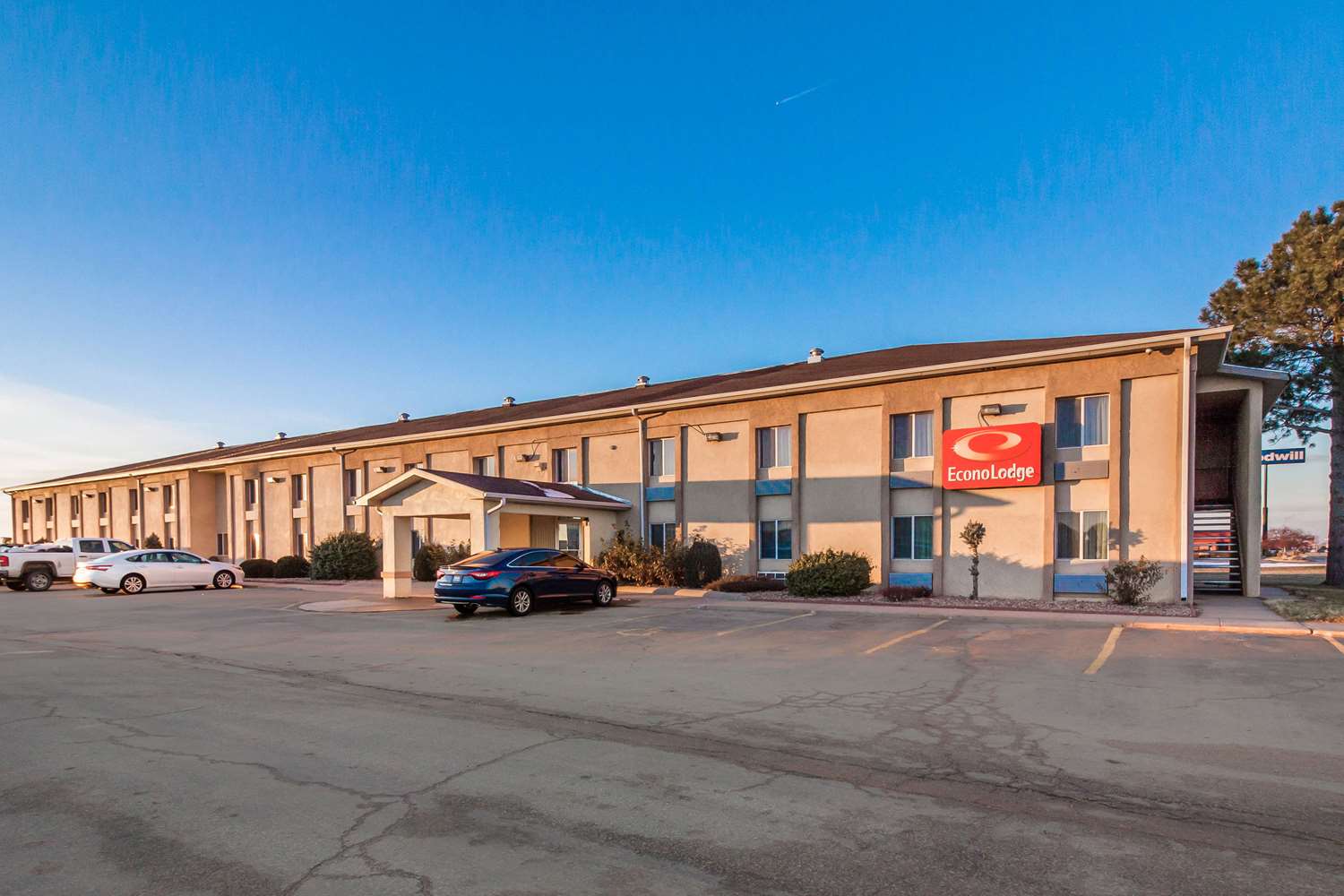 Econo Lodge Lexington, NE 43/44