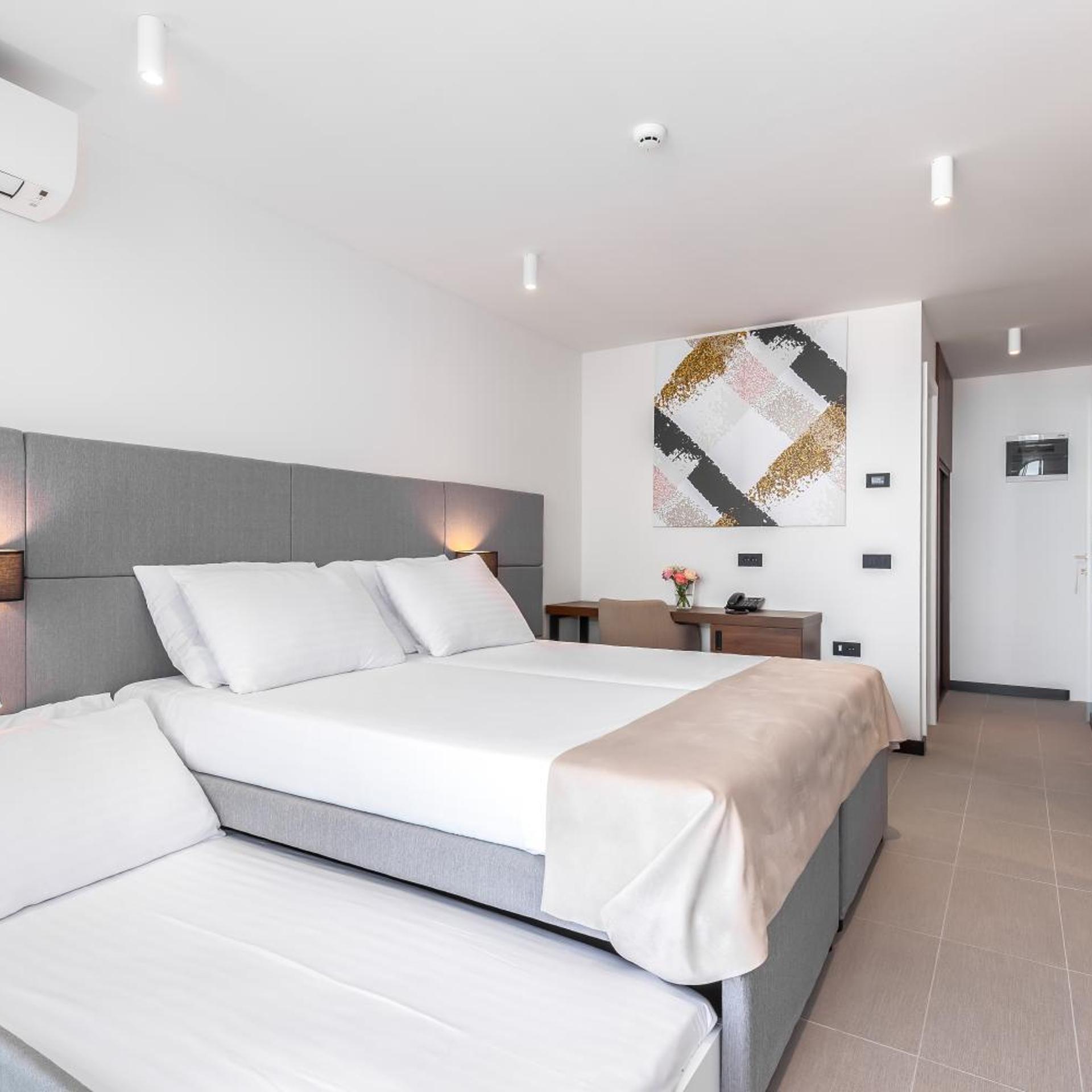 Room, Double Bed, Side Sea View, Balcony