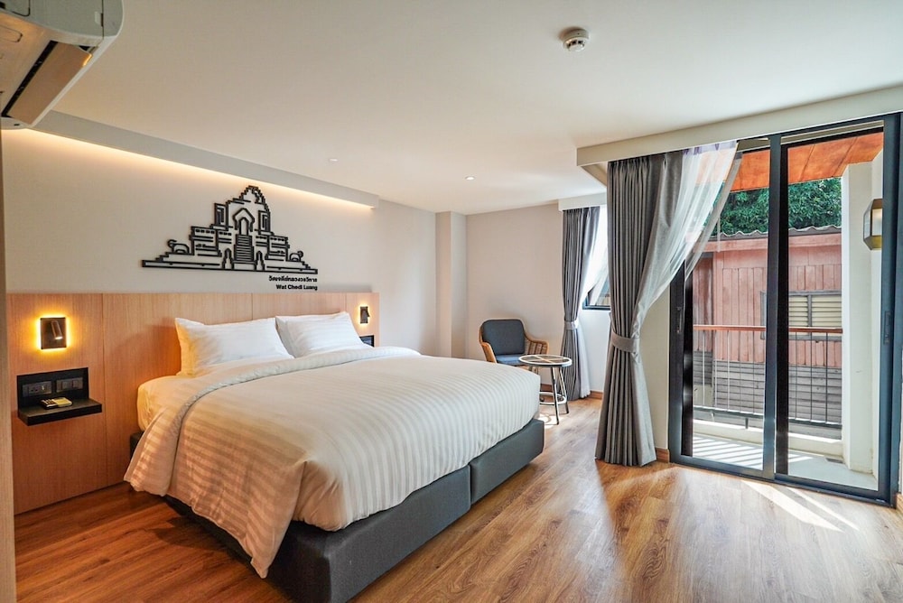 March Hotel & Suite Riverside 32/60