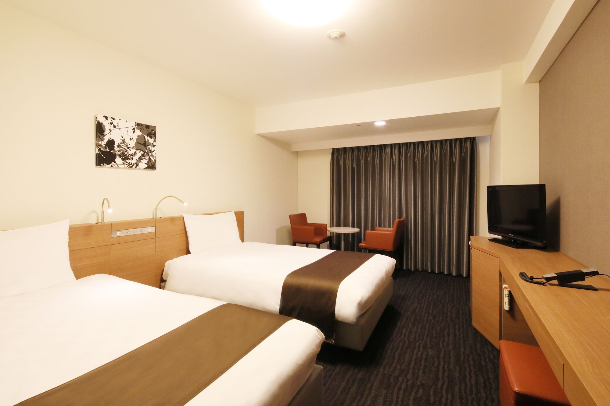 ROOM, TWIN BEDS