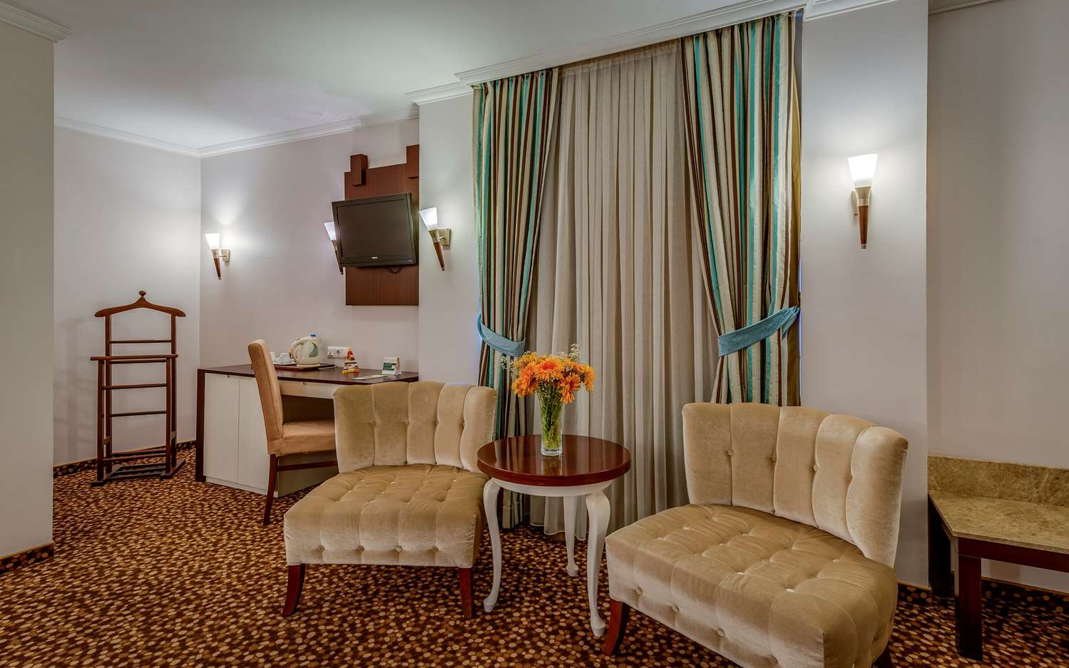 Best Western Plus Khan Hotel 43/49