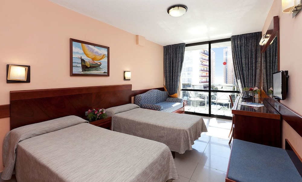 Marina Hotel 13/34