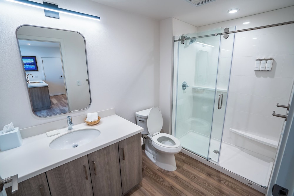 Chugach Naswik Suites 14/14