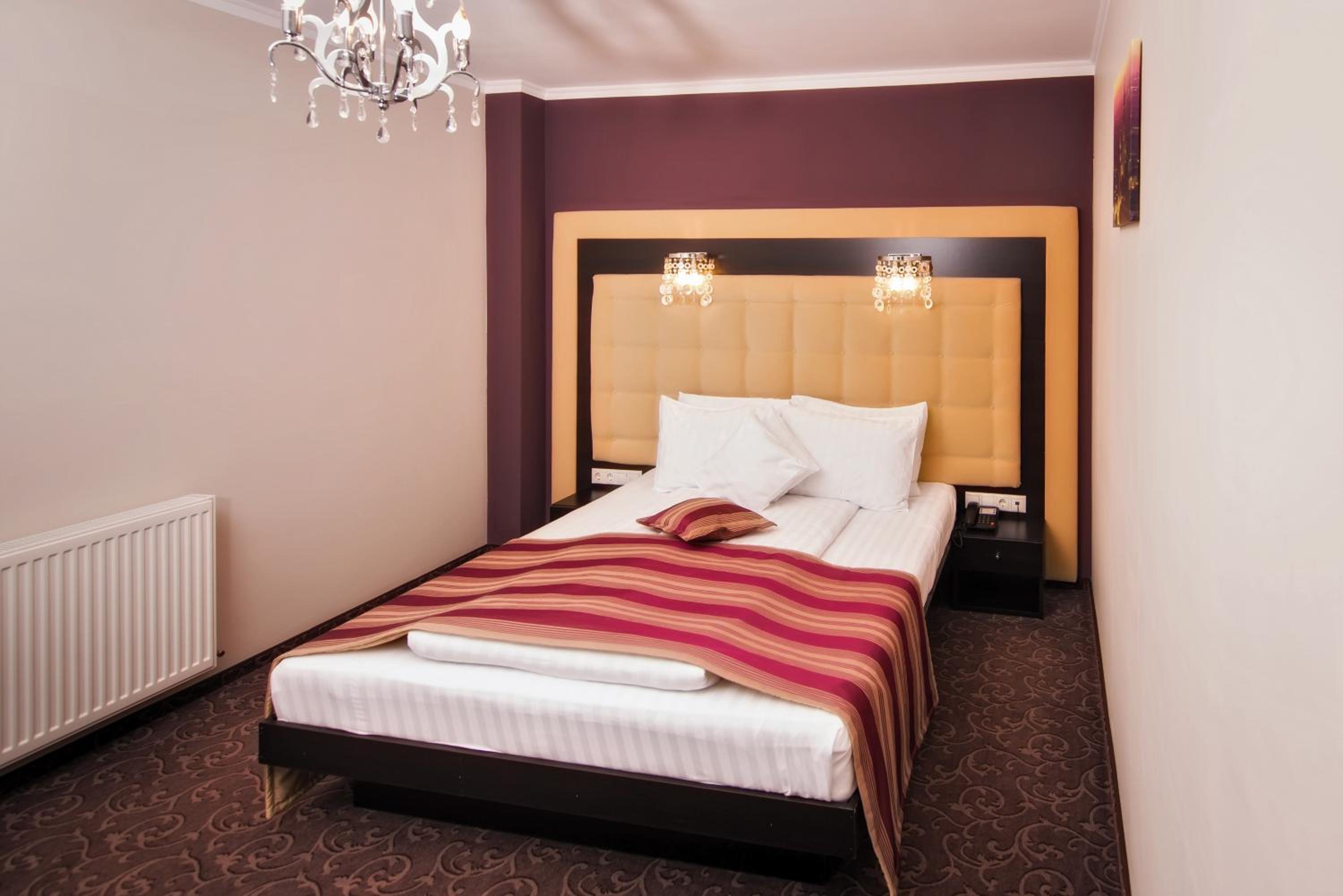 جناح، Hotel Ozana 1/5