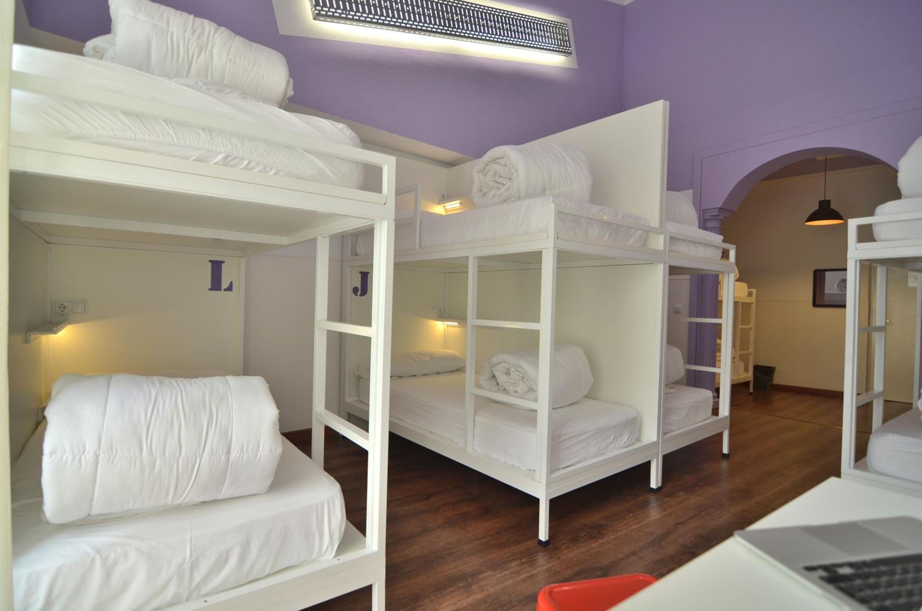 Mixed Dorm, 12 Beds, Far Home Atocha 3/6