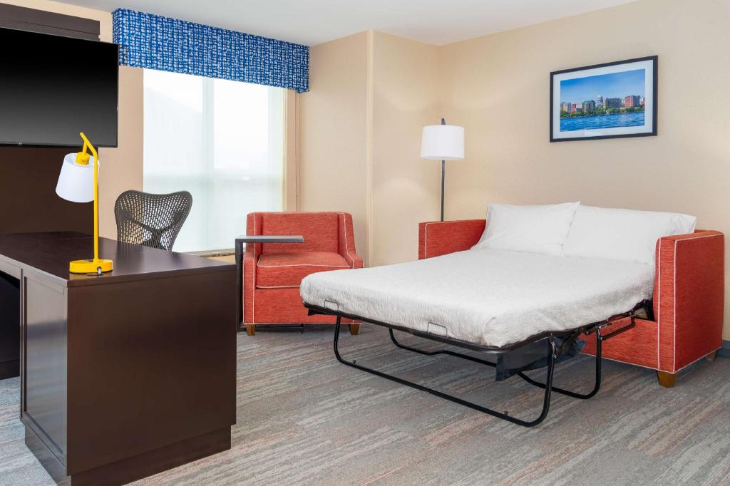 STUDIO, KING BED, SOFA, ACCESSIBLE