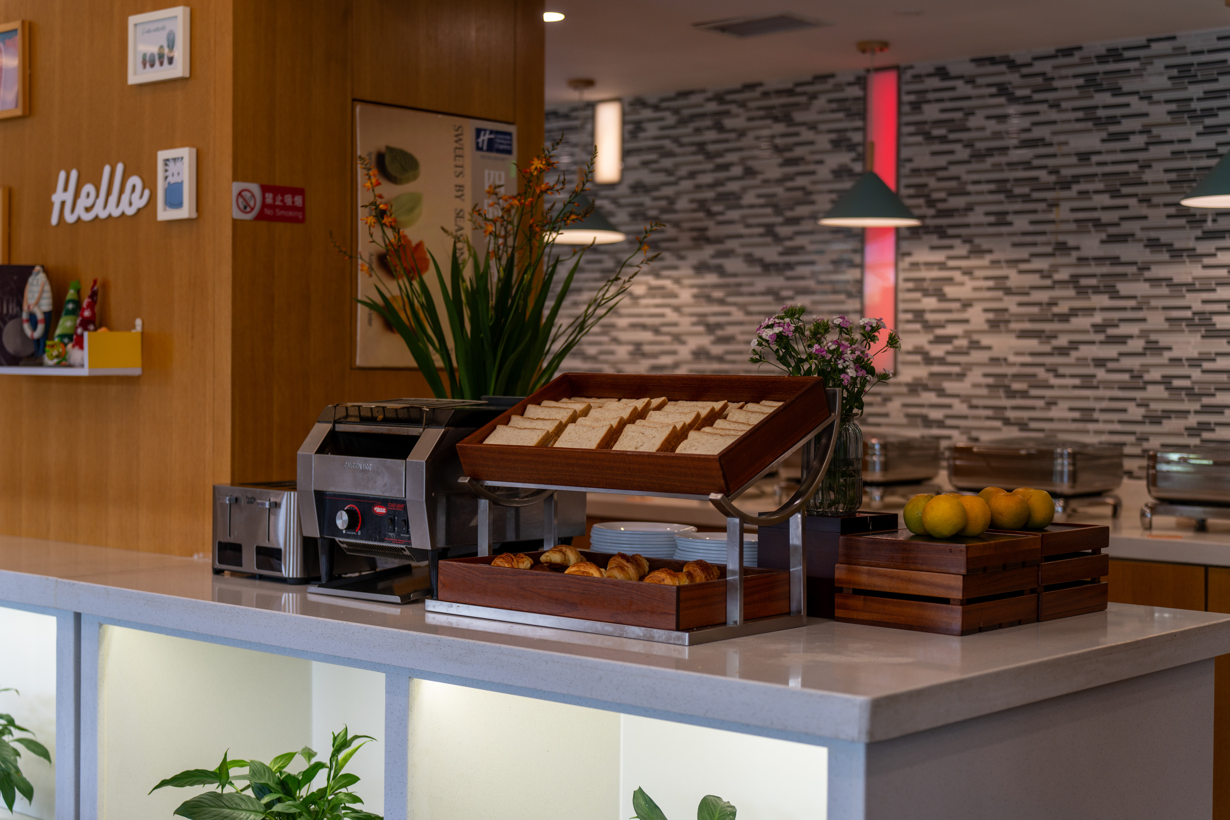 Holiday Inn Express Chengdu Airport Zone 14/75