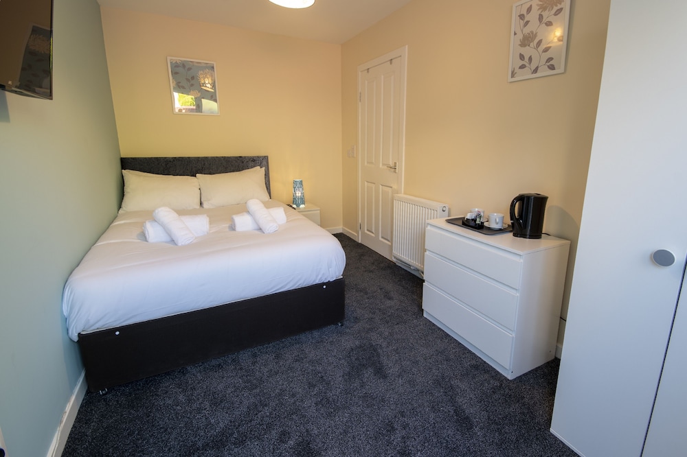 Irvine Riverside Guesthouse by Payman Club 9/32