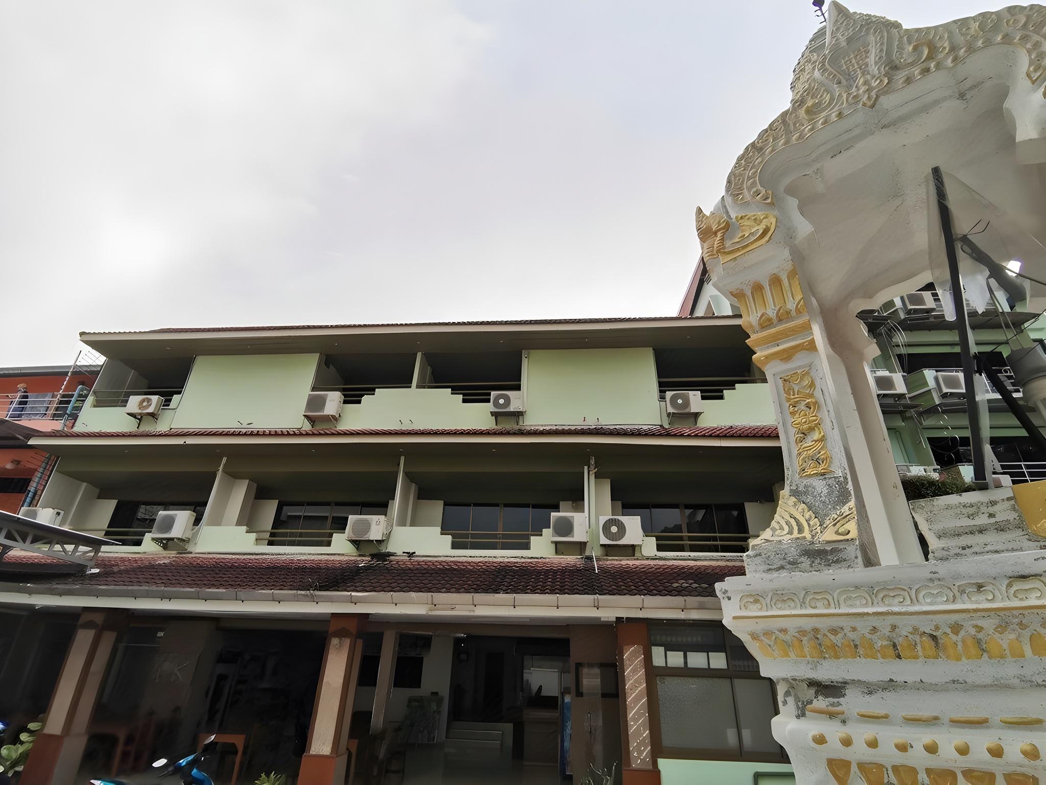 P K Mansion 4/59