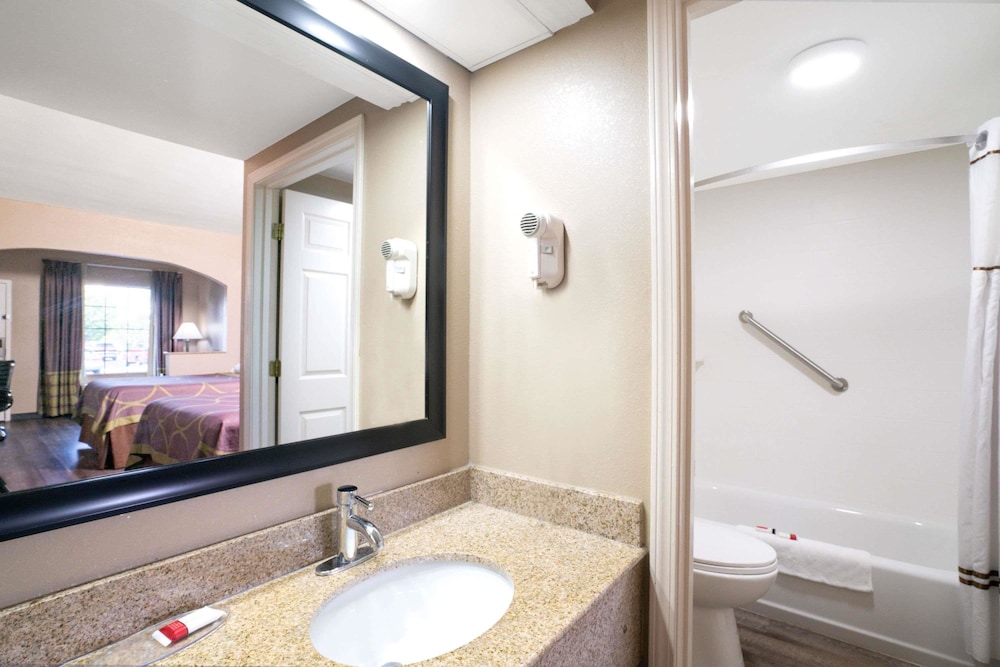 Super 8 by Wyndham Murfreesboro 13/30