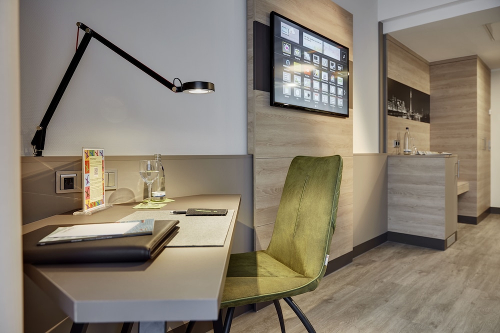 Lindner Hotel Dusseldorf Airport, part of JdV by Hyatt 63/75