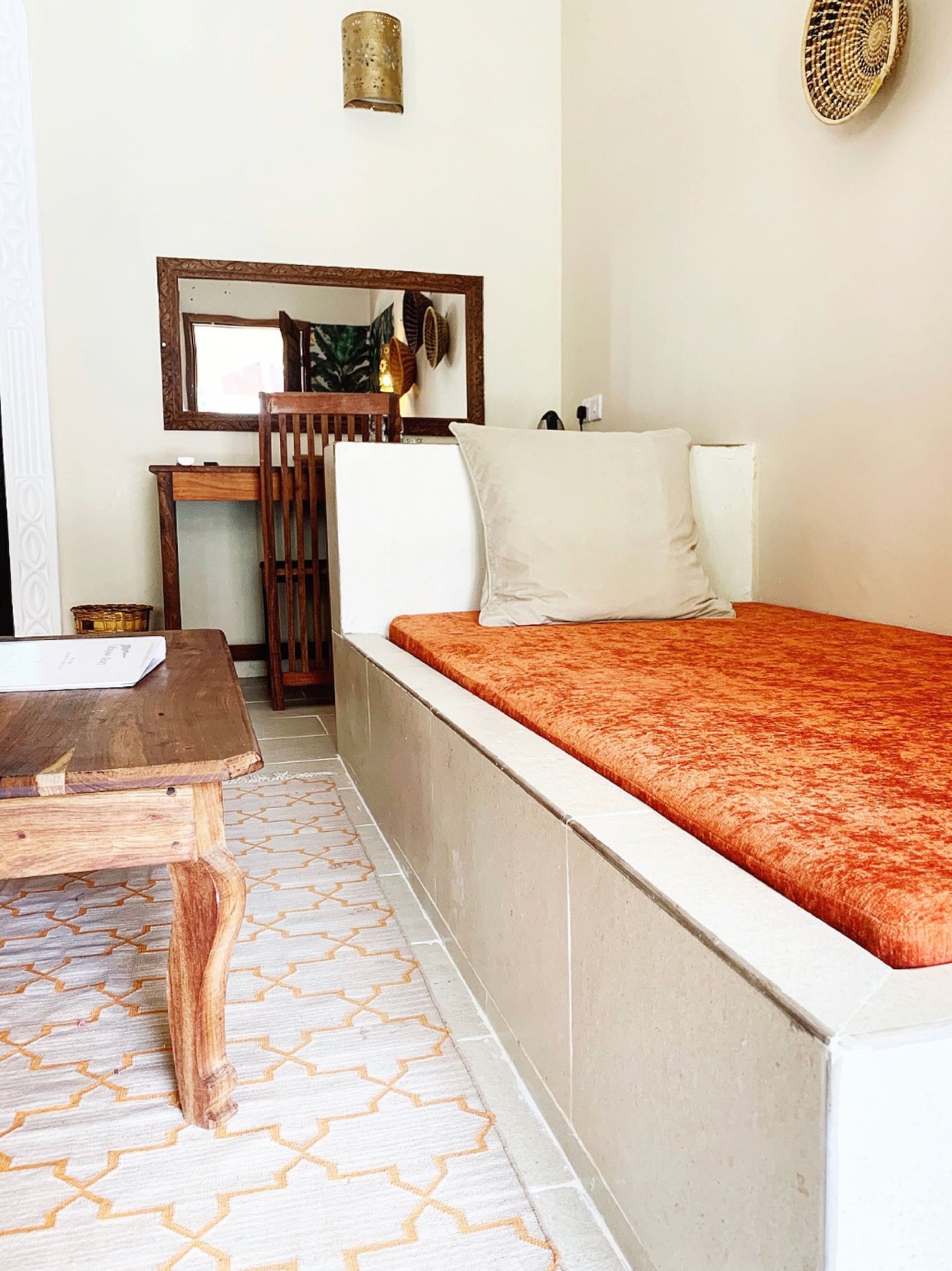 DELUXE, TWIN BEDS