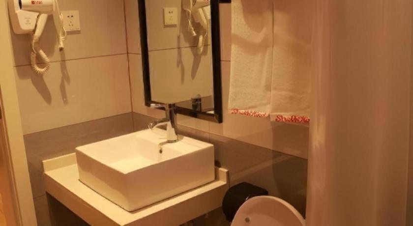 Shell Hebi Qi County Qi River Road Hotel 41/44