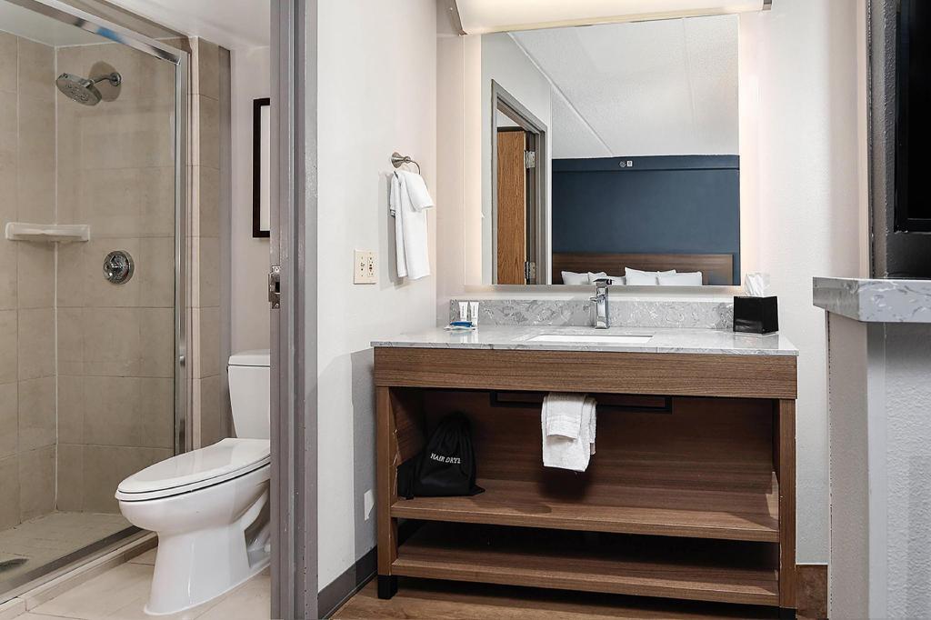 غرفة بسريرين مزدوجين في طابق مرتفع لذوي الإعاقة، Hyatt Place Houston North 3/5