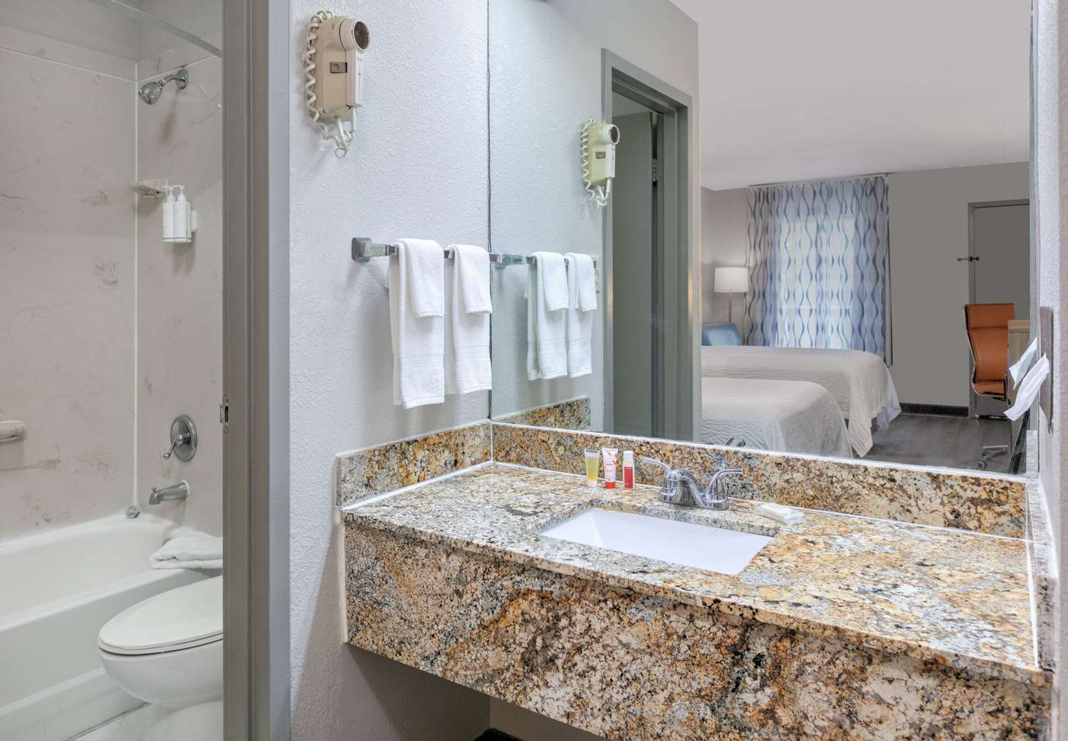 Days Inn by Wyndham Greenville MS 39/44