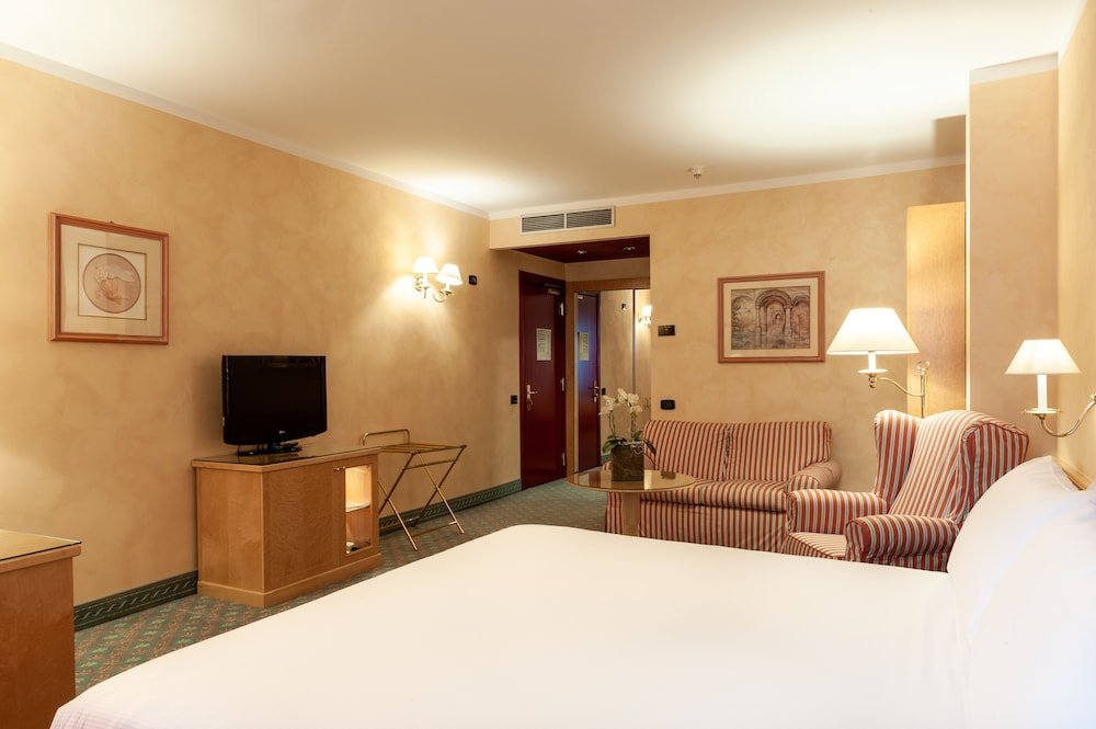 Agora Palace Hotel 9/65