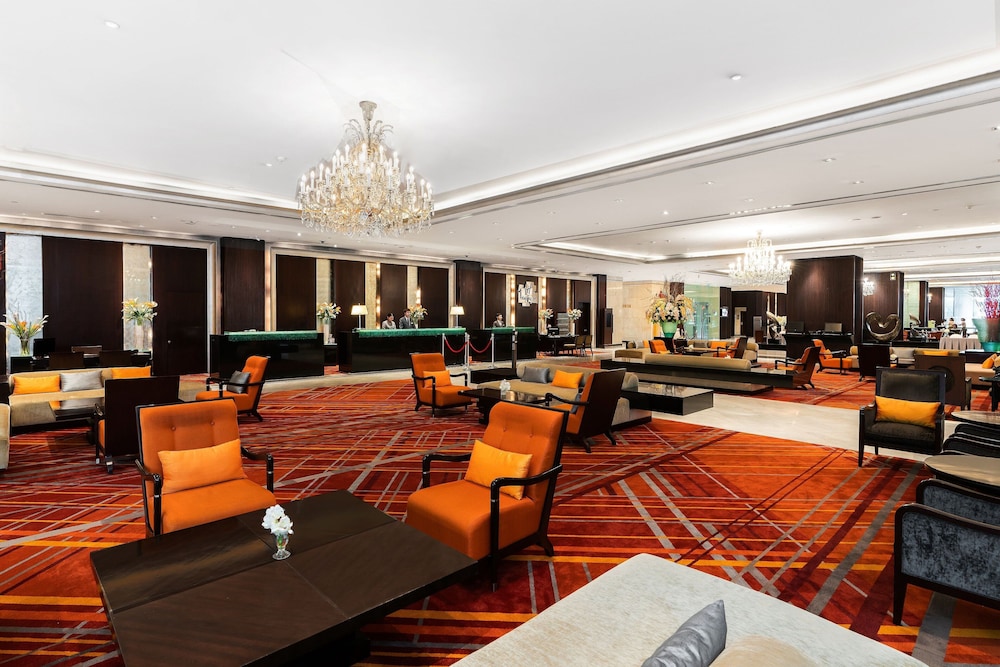 Holiday Inn Bangkok Silom 57/74