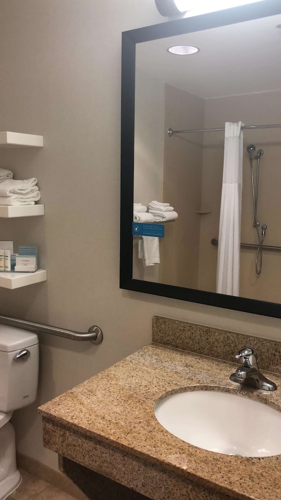 Hampton Inn And Suites Tulare 24/60