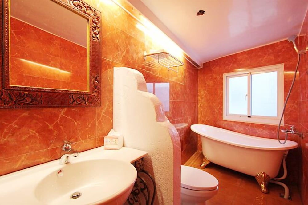 ROMANTIC, DOUBLE BED