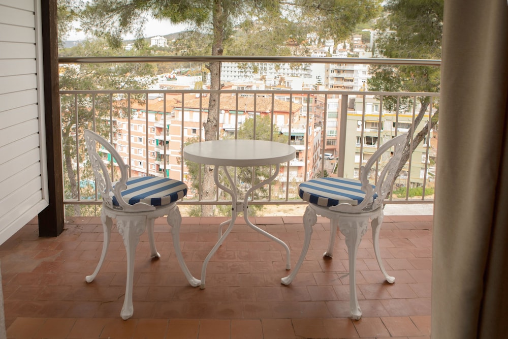 Hotel Roger de Flor by Seleqtta 38/66
