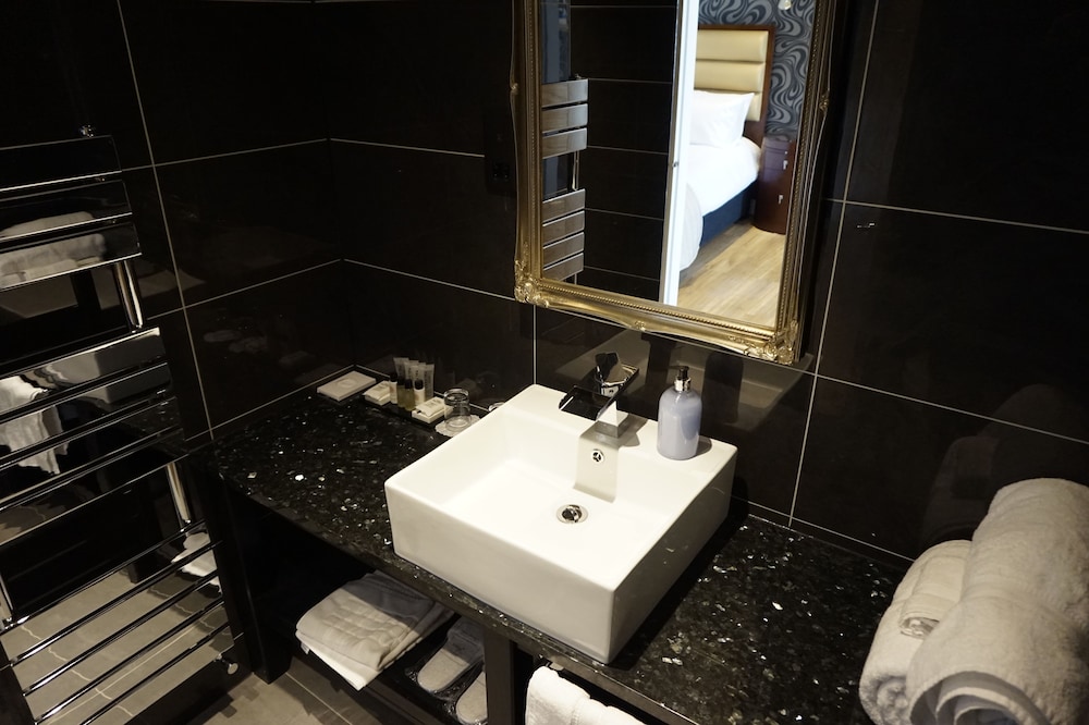 Halvard Hotel 45/50
