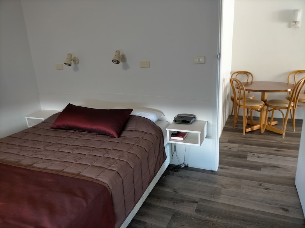 Country Motor Inn 23/36
