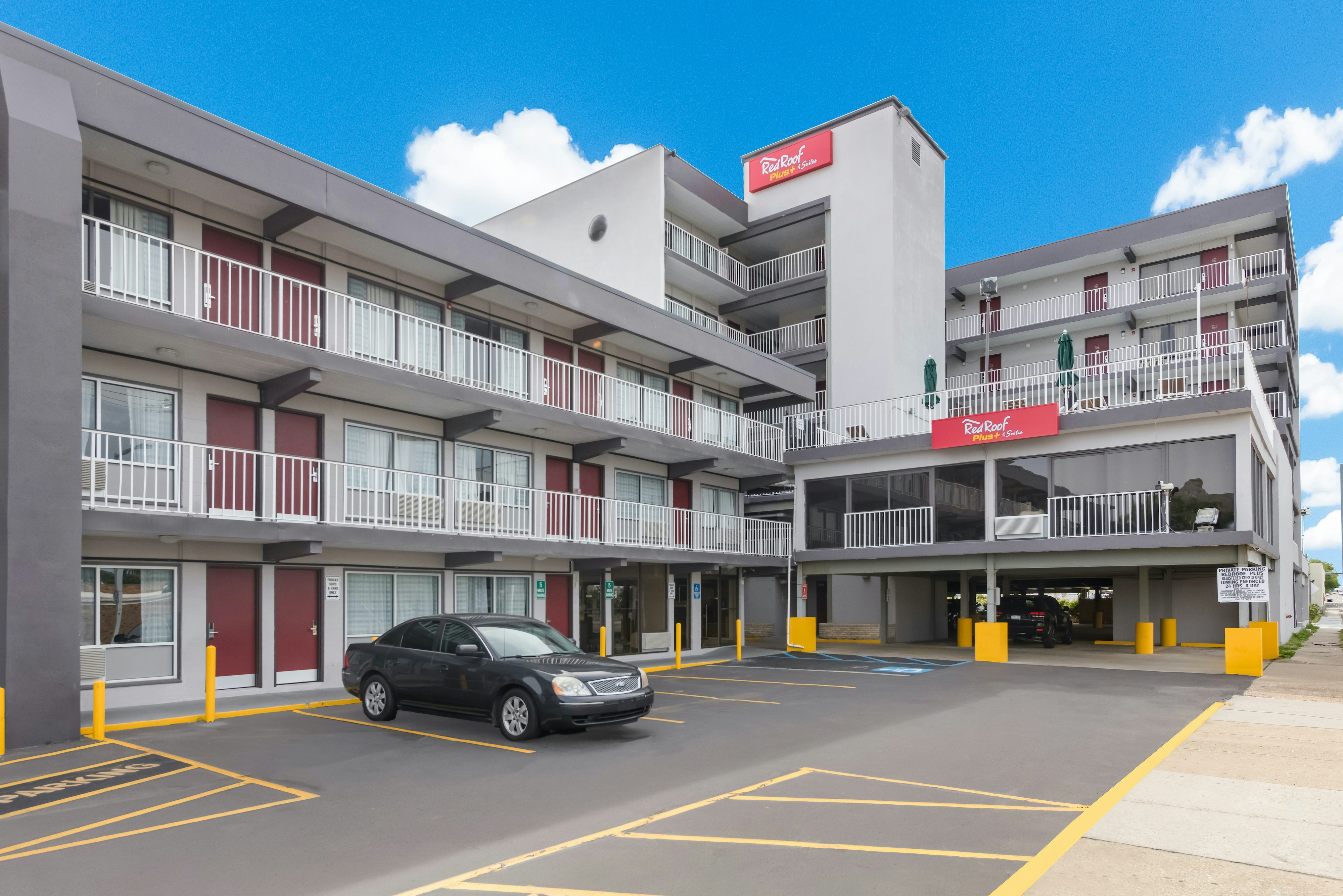 Red Roof PLUS+ & Suites Virginia Beach - Seaside 41/45