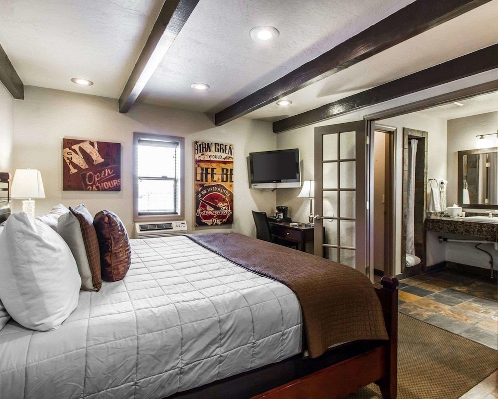 Rodeway Inn and Suites Downtowner Rte 66 20/39