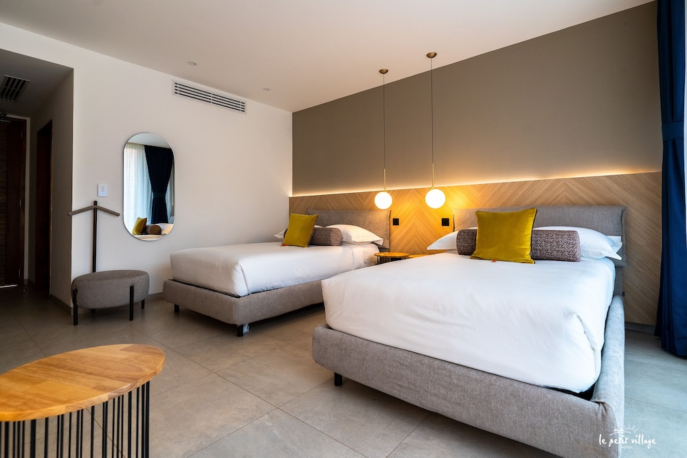 Le Petit Village Hotel 8/50