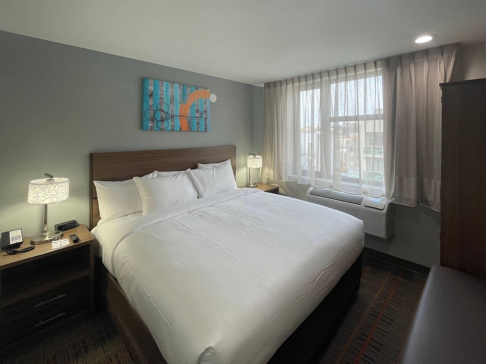 MainStay Suites Bronx - Belmont 33/61