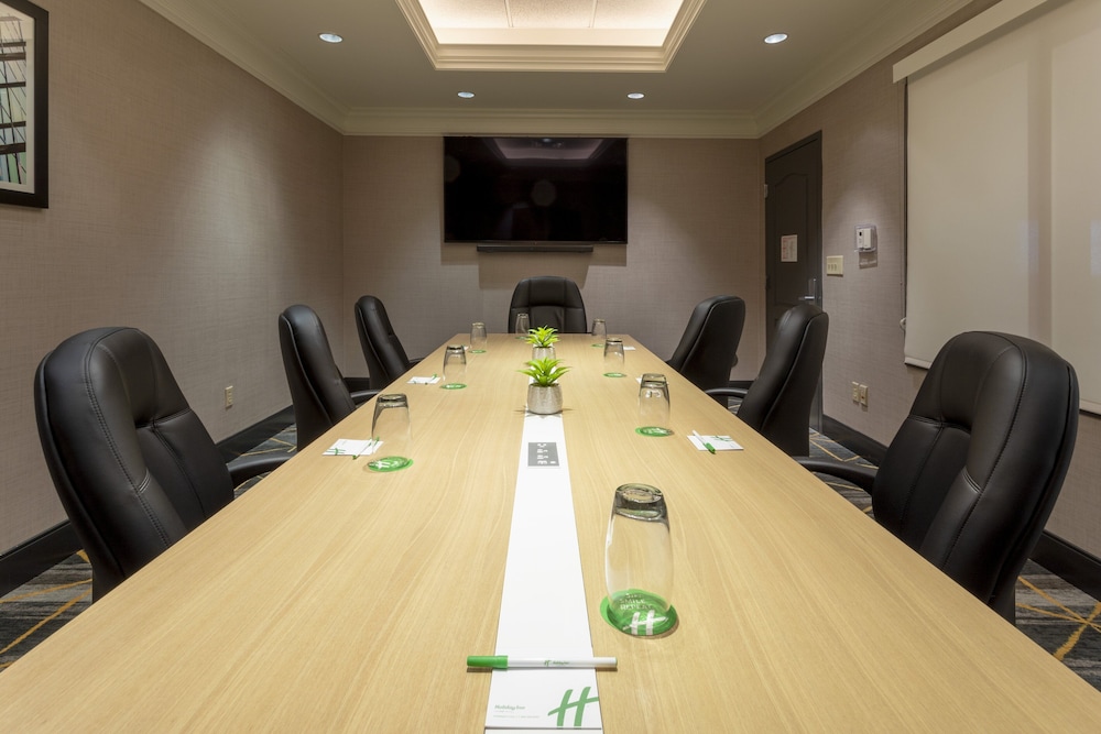 Holiday Inn Hotel Suites Maple Grove Nw Mpls Arbor Lks 67/76