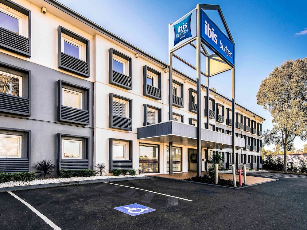 ibis budget Campbelltown 56/57