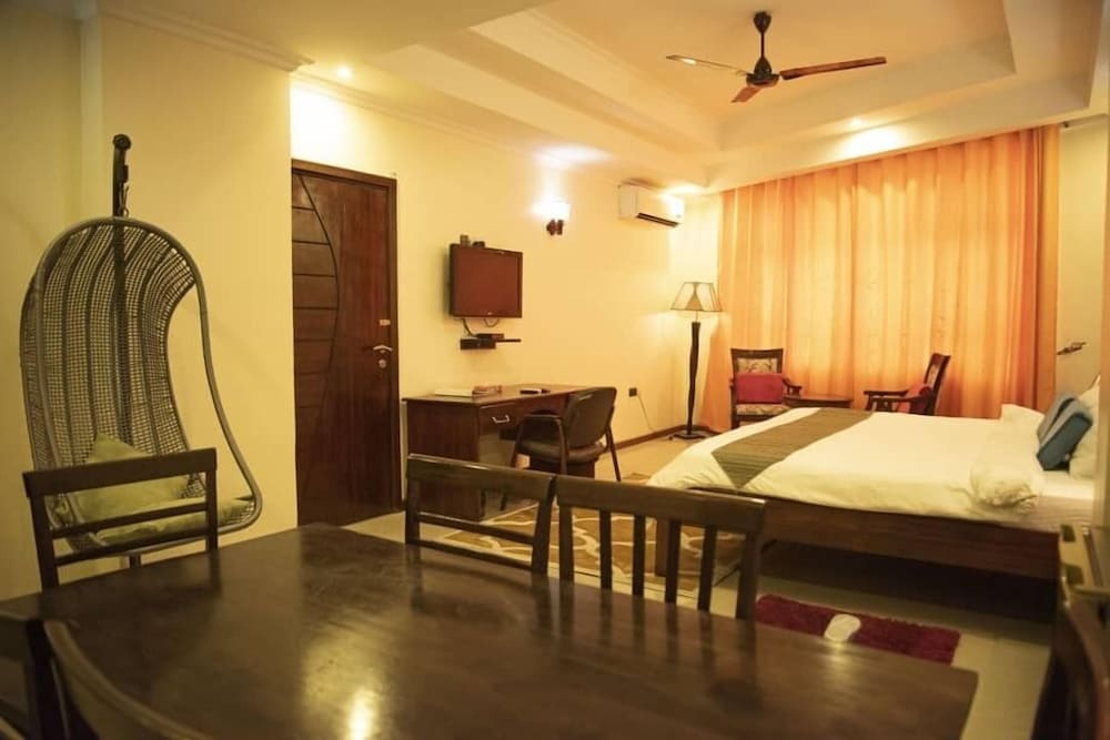 Hotel Sapphire 24/68